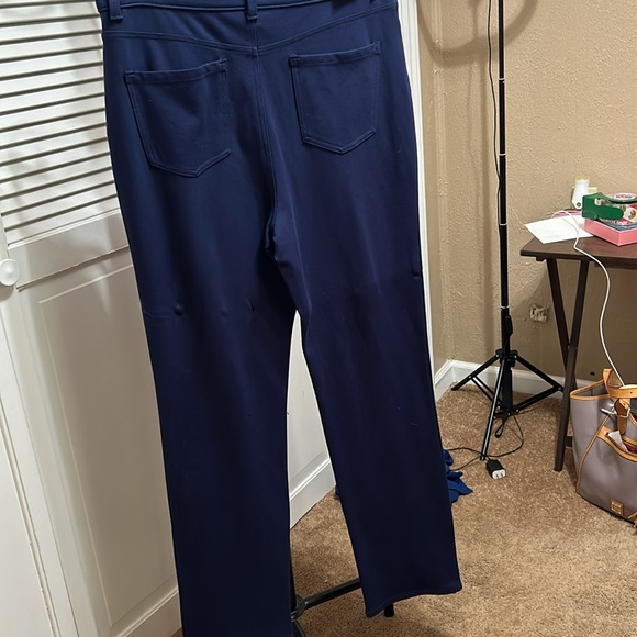 Gloria Vanderbilt - Picture 2 of 4